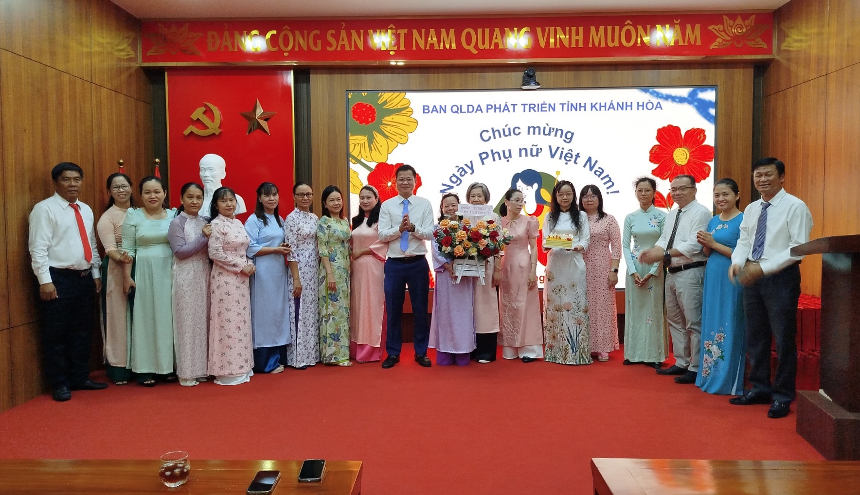 BAN QUẢN LÝ DỰ ÁN PHÁT TRIỂN TỈNH KHÁNH HÒA TỔ CHỨC LỄ CHÀO CỜ THÁNG 10/2025 VÀ SINH HOẠT CHUYÊN ĐỀ