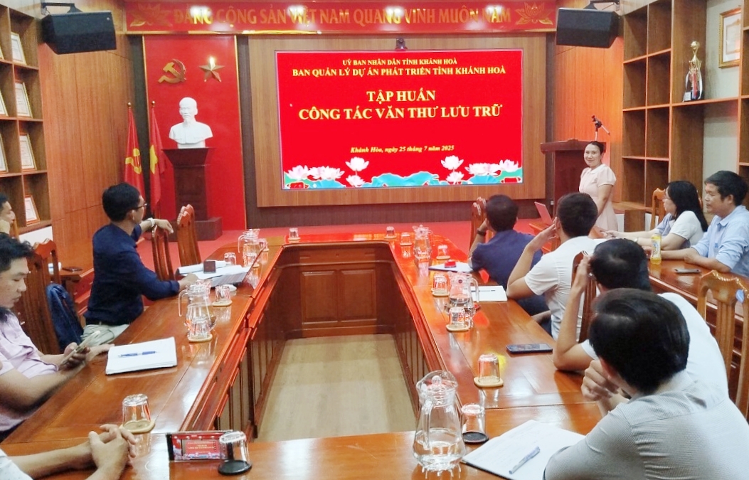 Ban QLDA Phát triển tỉnh Khánh Hòa tổ chức tập huấn công tác văn thư, lưu trữ năm 2025