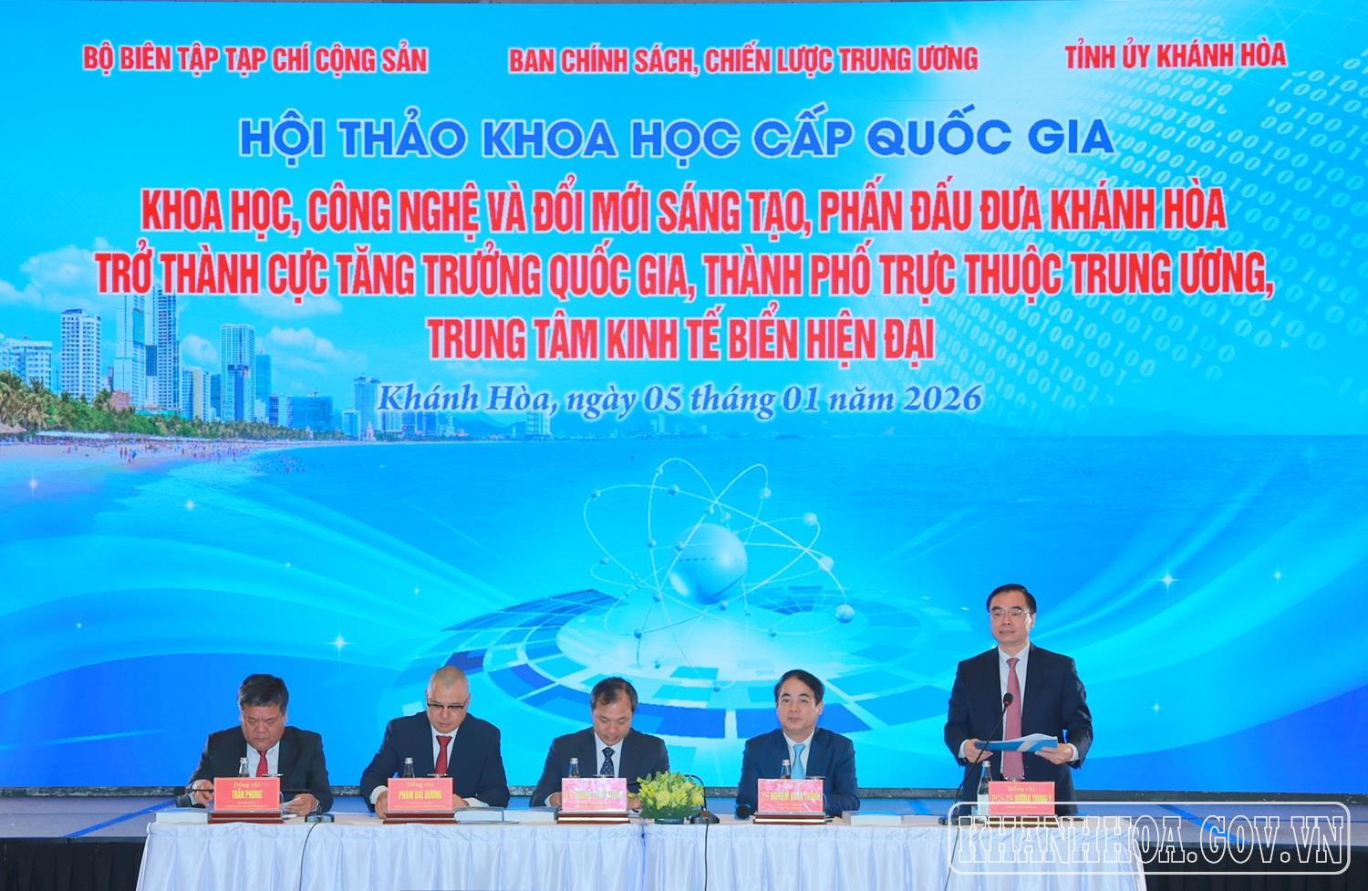 Khoa học, công nghệ và đổi mới sáng tạo, phấn đấu đưa Khánh Hòa trở thành cực tăng trưởng quốc gia