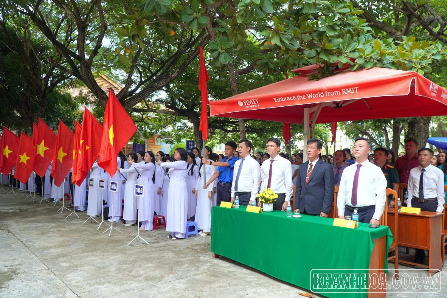 Chủ tịch UBND tỉnh Nguyễn Việt Hùng dự lễ khai giảng Trường Trung học Phổ thông Lý Tự Trọng