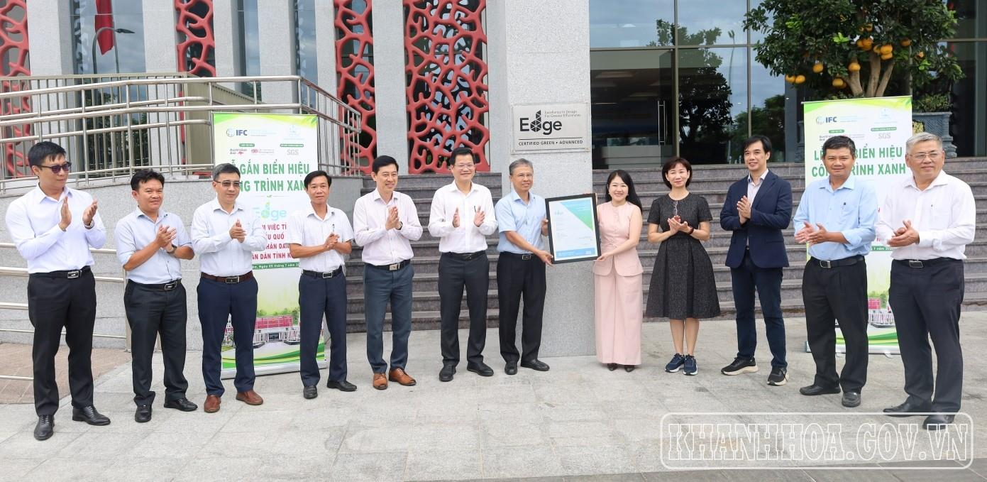 Tổ hợp Trụ sở Tỉnh ủy, Đoàn Đại biểu Quốc hội, HĐND và UBND tỉnh Khánh Hòa được trao chứng nhận công trình xanh quốc tế EDGE Advanced