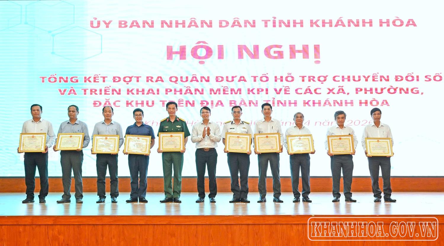 Tổng kết đợt ra quân đưa Tổ hỗ trợ chuyển đổi số và triển khai phần mềm KPI về xã, phường, đặc khu