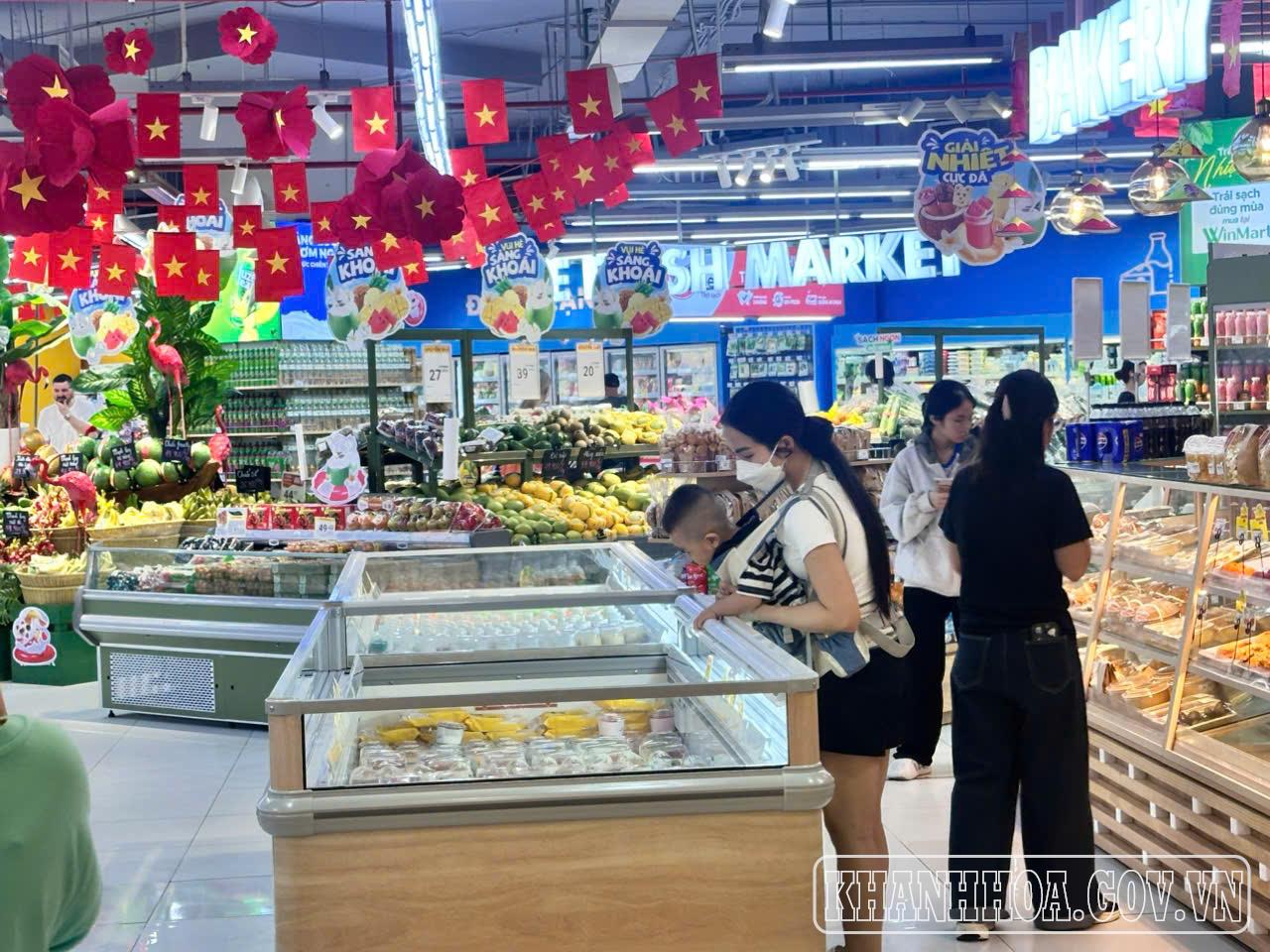 Đẩy mạnh phát triển thị trường trong nước, kích cầu tiêu dùng và ưu tiên dùng hàng Việt Nam