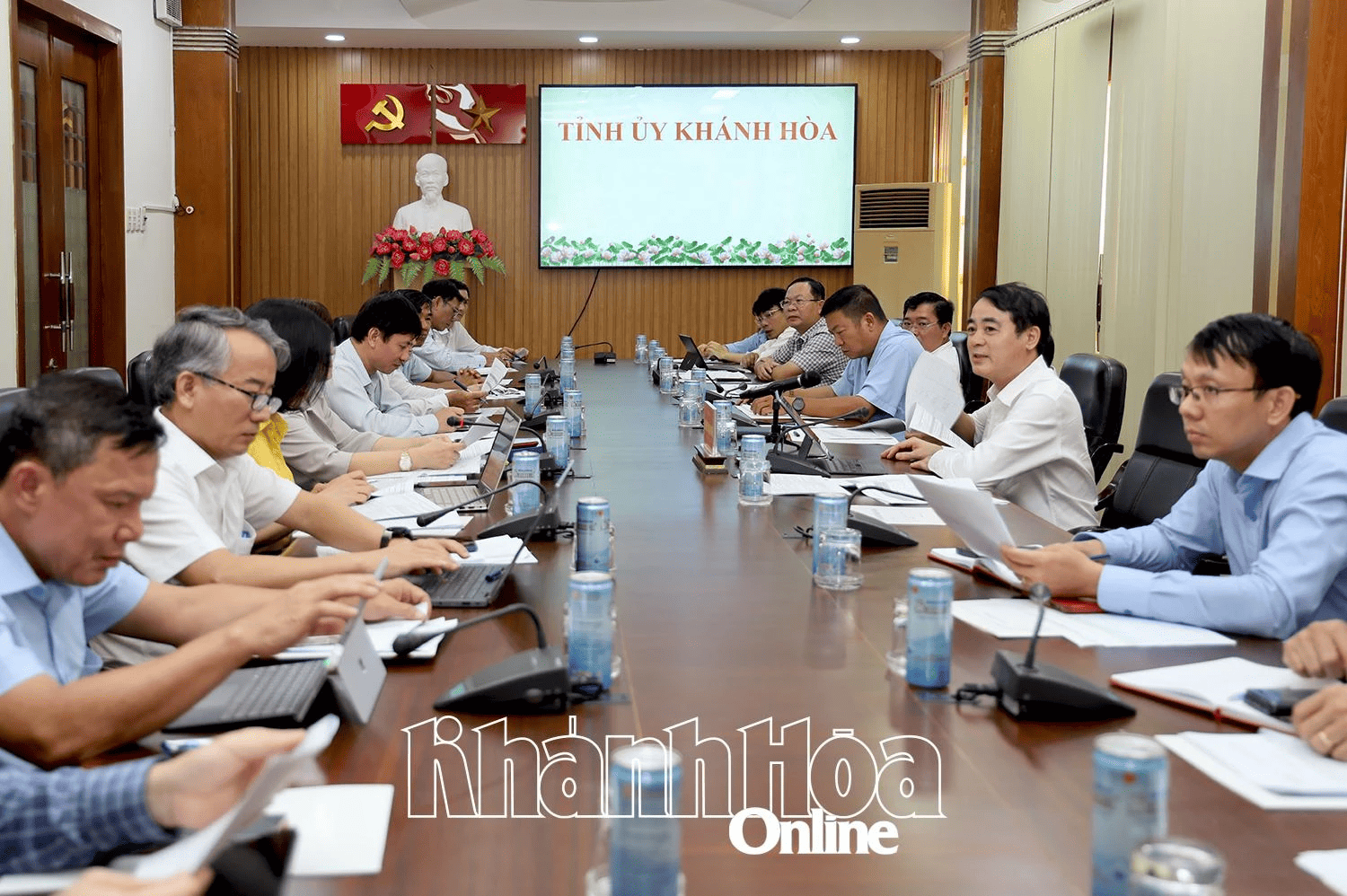 Khẩn trương hoàn thiện 3 bộ KPI đánh giá, chấm điểm các cơ quan, đơn vị để trình Ban Thường vụ Tỉnh ủy 