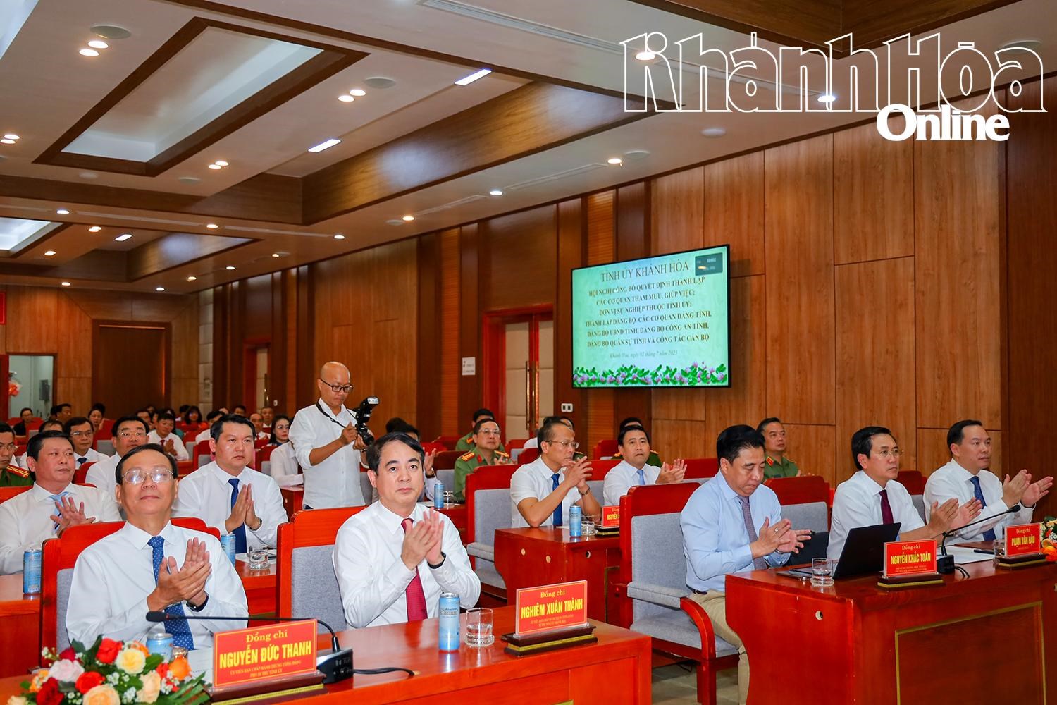 Tỉnh ủy Khánh Hòa tổ chức hội nghị công bố các quyết định thành lập tổ chức bộ máy và công tác cán bộ