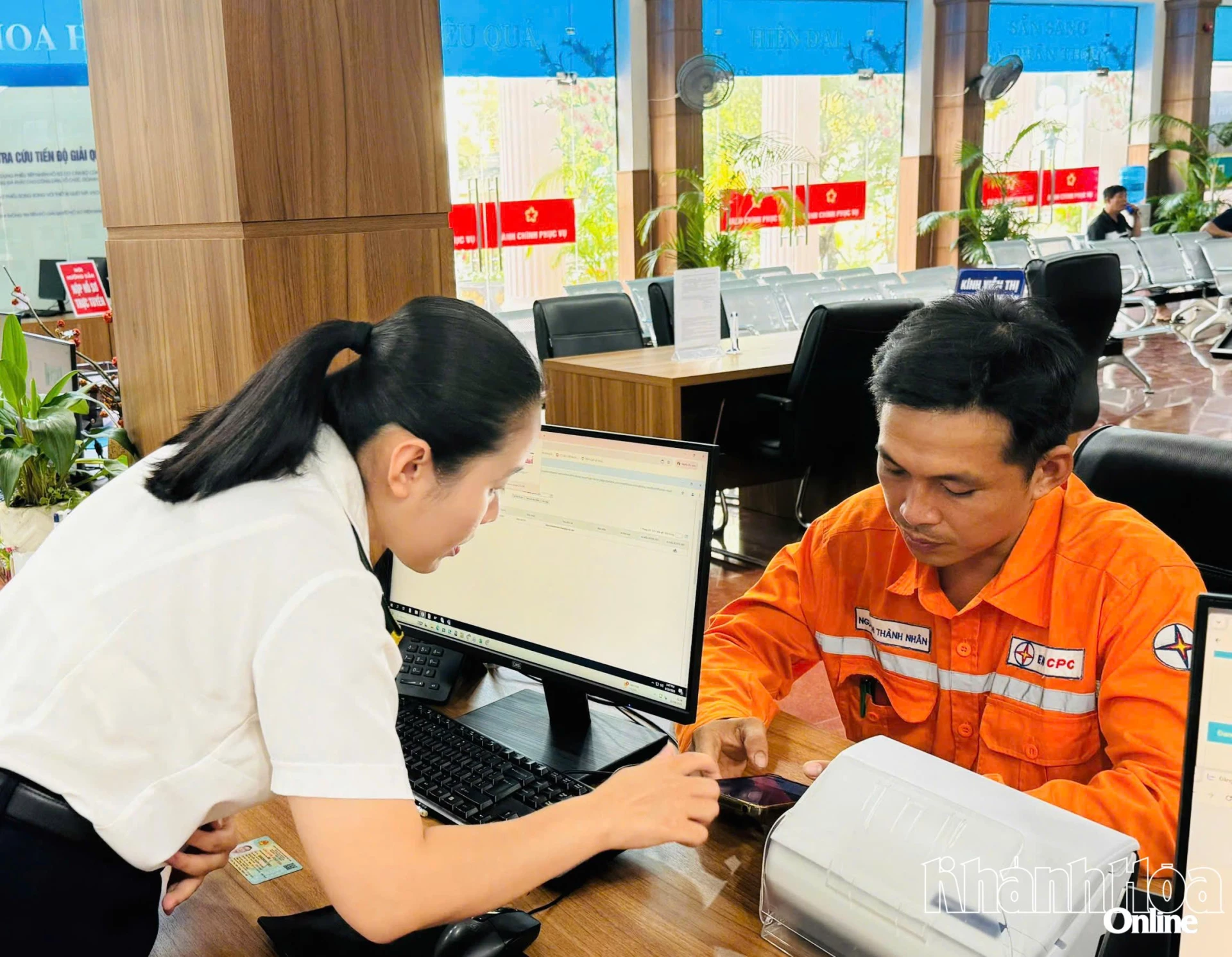 Hướng dẫn sử dụng eTax Mobile và Chatbot hỗ trợ người nộp thuế