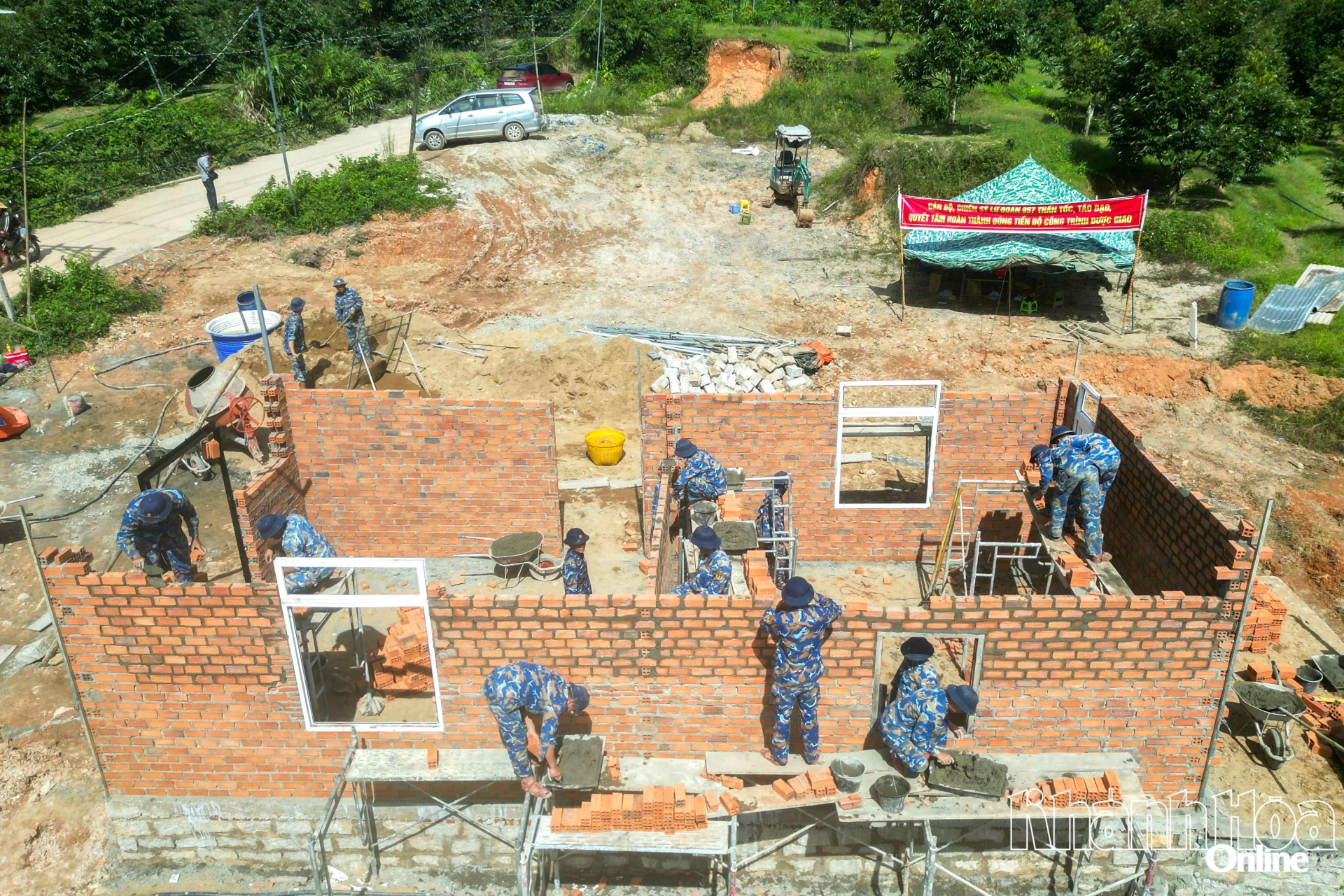 Tái thiết cuộc sống sau mưa lũ: "Chiến dịch Quang Trung": Thần tốc dựng lại mái ấm cho người dân 