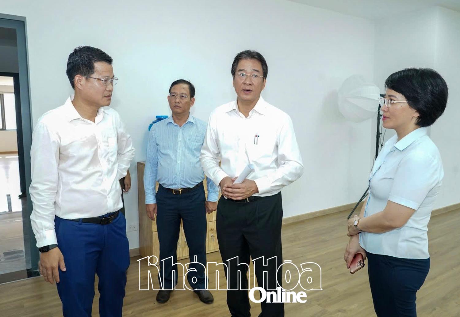 Phó Chủ tịch UBND tỉnh Nguyễn Long Biên kiểm tra cơ sở vật chất tại Cung Văn hóa thiếu nhi tỉnh phục vụ Đại hội Đảng bộ tỉnh