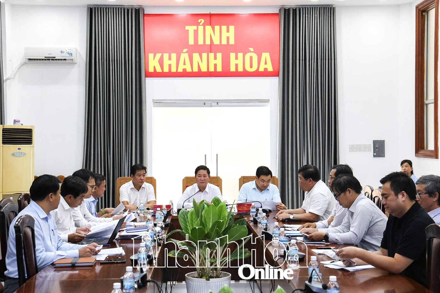 Chủ tịch UBND tỉnh Trần Quốc Nam nghe báo cáo phương án, tiến độ đầu tư một số dự án 