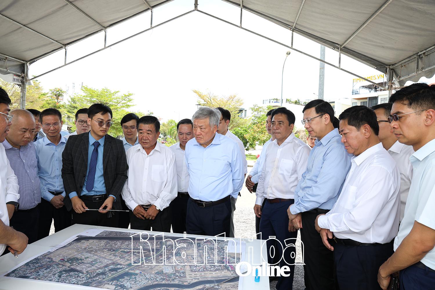 Phó Thủ tướng Thường trực Chính phủ kiểm tra thực tế 2 dự án vướng mắc, tồn đọng kéo dài