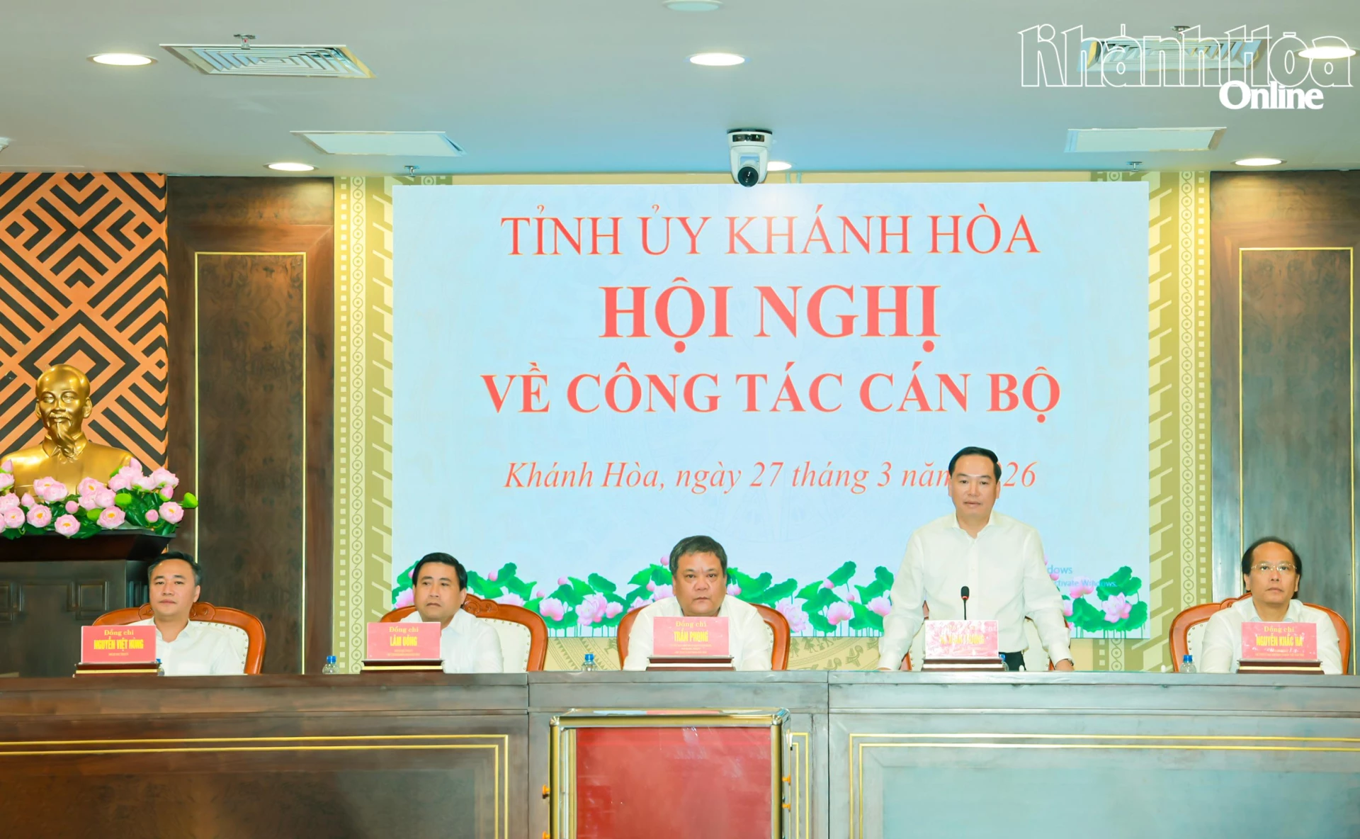 Hình ảnh về Đồng chí Trần Phong được bầu giữ chức Bí thư Tỉnh ủy Khánh Hòa