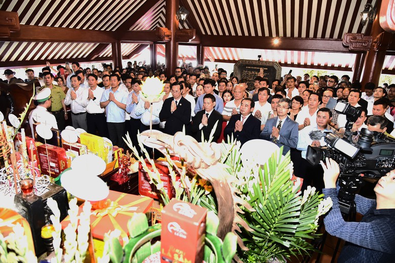 Trang trọng Lễ dâng hương tưởng niệm 56 năm ngày mất Chủ tịch Hồ Chí Minh