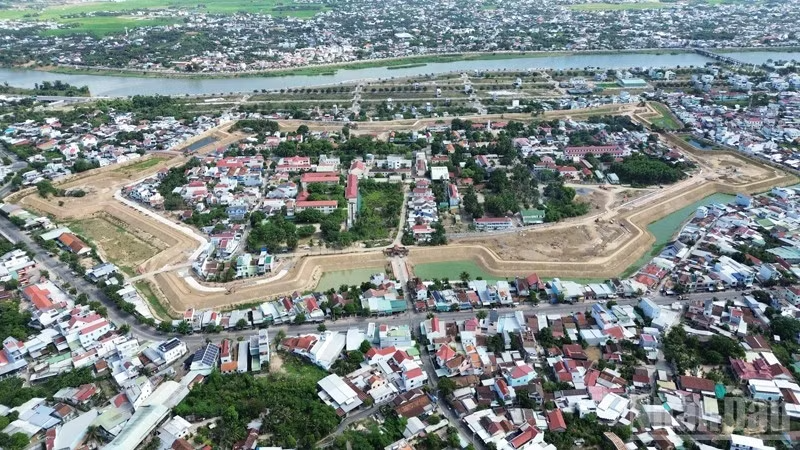 Thành cổ Diên Khánh trước mùa mưa bão: Chạy đua với thời gian để giữ hồn di sản