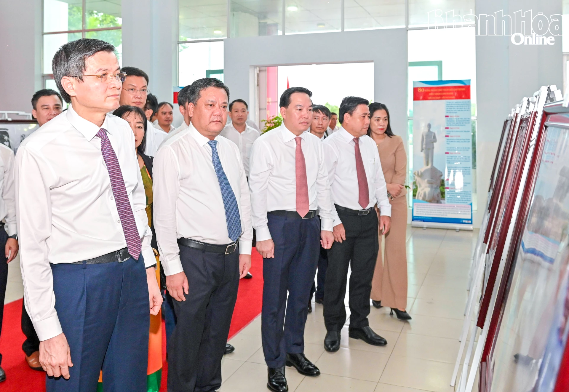Triển lãm ảnh "Chủ tịch Hồ Chí Minh trong hành trình thực hiện khát vọng hòa bình và độc lập dân tộc"