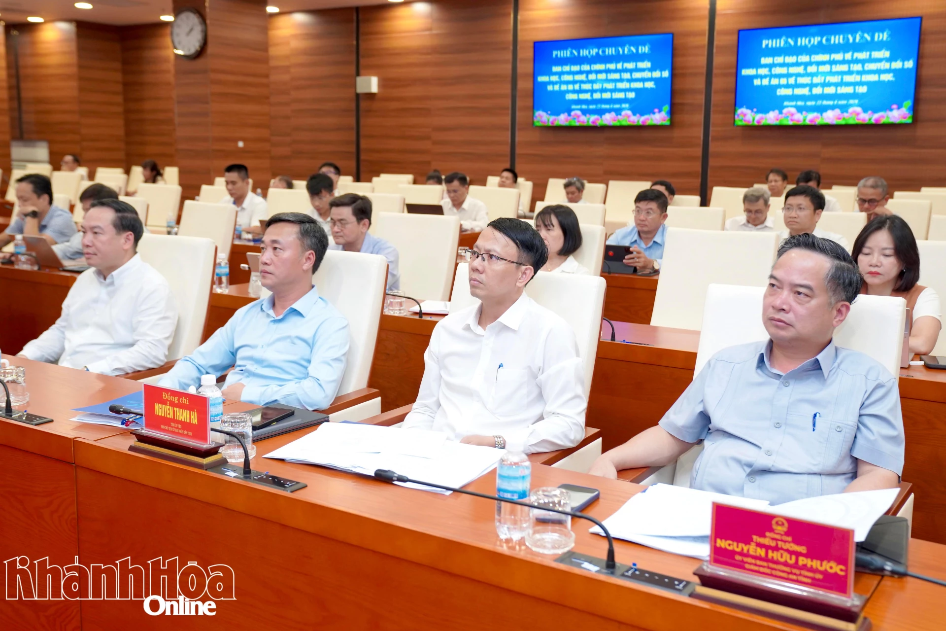 Phiên họp chuyên đề về thúc đẩy phát triển khoa học, công nghệ và đổi mới sáng tạo