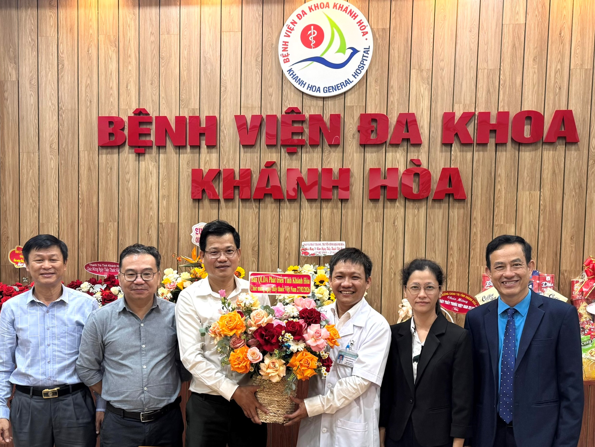 Ban QLDA Phát triển tỉnh Khánh Hòa thăm, chúc mừng ngày Thầy thuốc Việt Nam 27/2