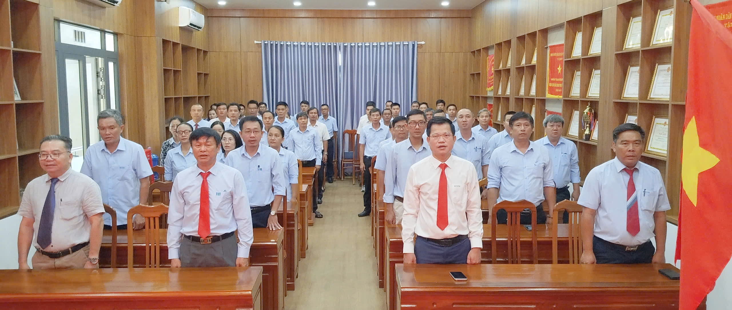 Hình ảnh về Trang trọng Lễ chào cờ tháng 7/2026 tại Ban QLDA Phát triển tỉnh Khánh Hòa
